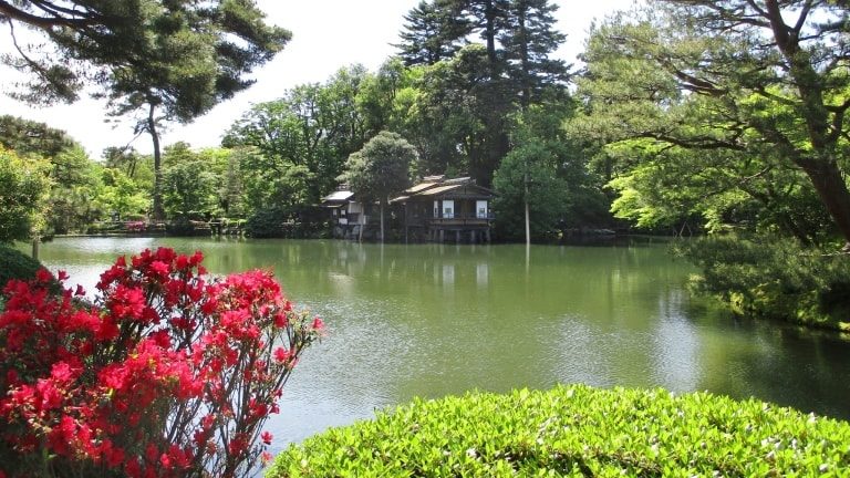 霞ヶ池は兼六園で最高の撮影スポットです 金沢を観光してみたいかも21 金沢発 デザートたっぷり観光メニュー